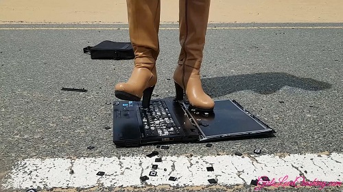 Anastasija 38 - Laptop under Boots